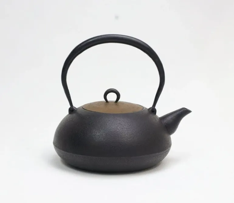 Cast Iron Kettle Iwachu Tetsubin 44 oz.